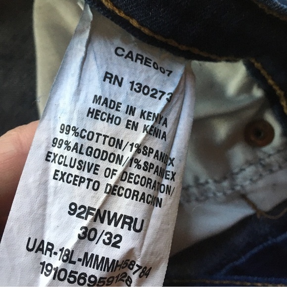 Wrangler’s Distressed Slim Straight Men’s Jeans - Picture 5 of 6